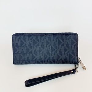 Michael Kors | Bags | Nwt Michael Kors Jet Set Monogram Wallet | Poshmark